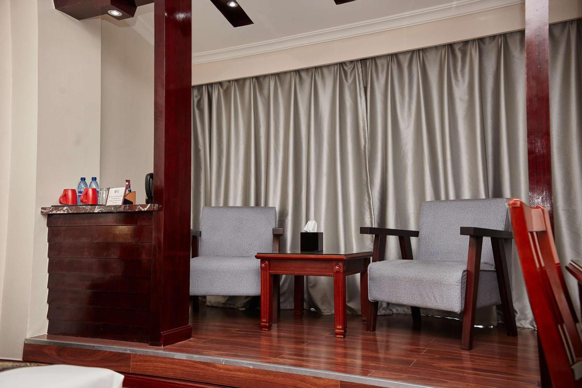 לוסקה Best Western Plus Paramount Hotel מראה חיצוני תמונה