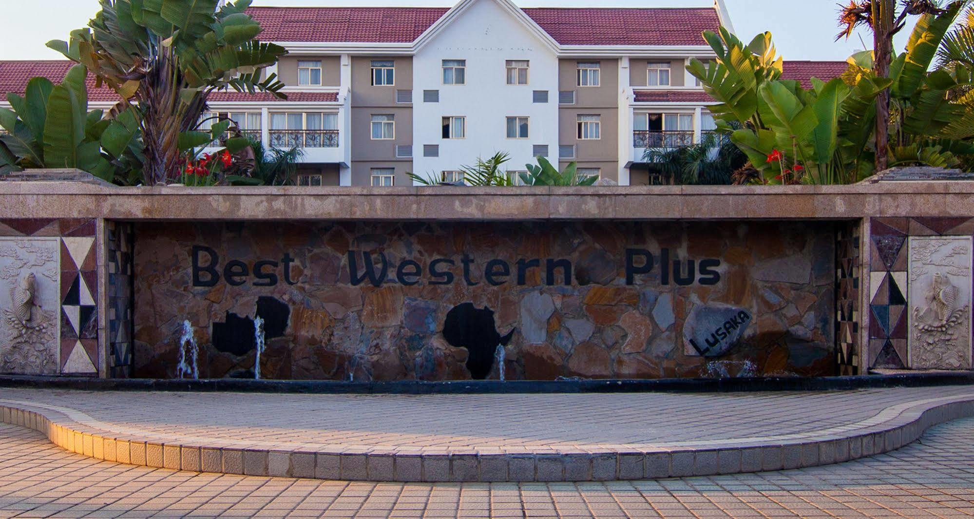 לוסקה Best Western Plus Paramount Hotel מראה חיצוני תמונה